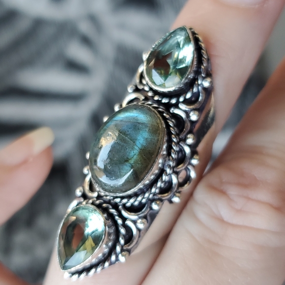 New Labradorite & Tsavorite 925 Silver Statement Ring. - Picture 7 of 16